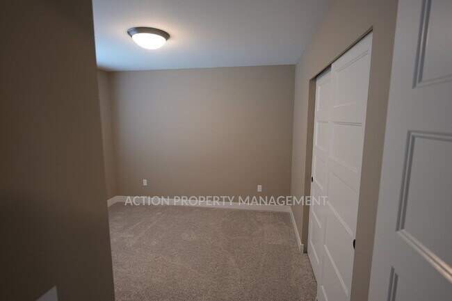 Building Photo - 2 bed + office, 2 bath home in Sequim