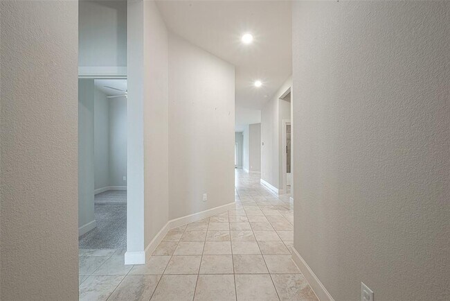 Building Photo - 402 Jolly Ginger Dr