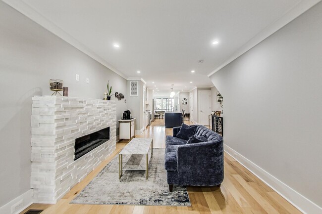 Building Photo - Amazing Victorian Two-level unit  in Colum...