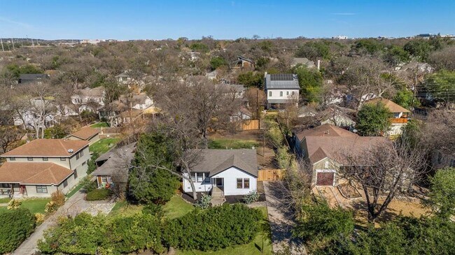 Building Photo - 1704 Northwood Rd