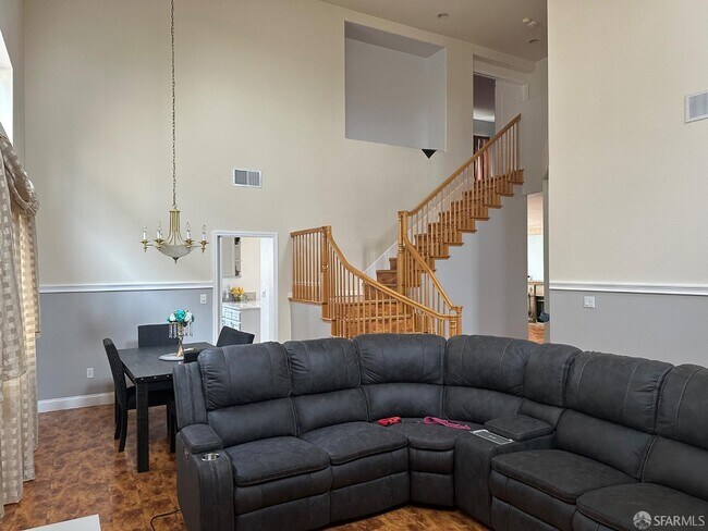 Building Photo - 2055 Redbud Way