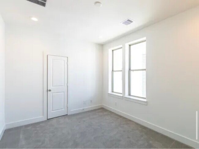 Building Photo - 2208 McGowen St