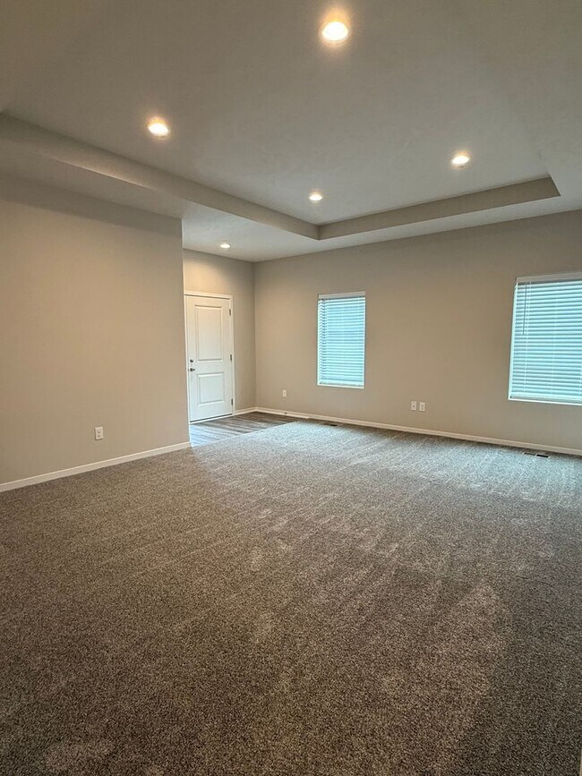 Building Photo - New 3 bedroom/3 bath ranch townhome in SE Lincoln