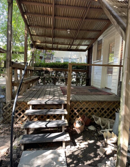 Fun Back Porch - 5946 Oram St