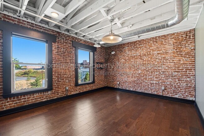 Building Photo - 401 W 1st Ave
