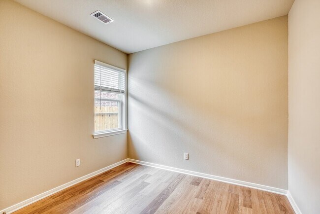 Building Photo - 425 San Miguel Crk Dr