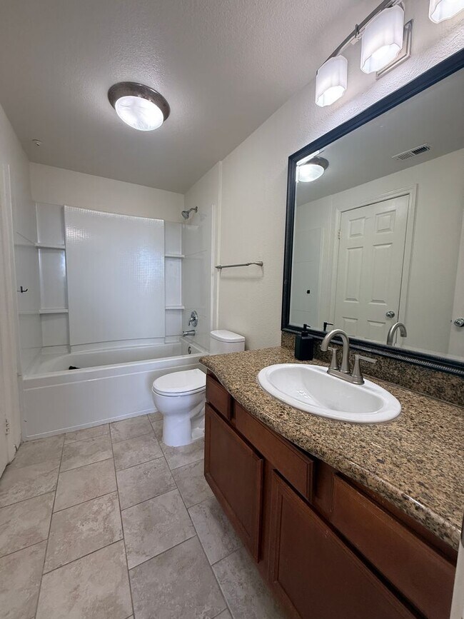 Building Photo - Great 2 bedroom unit upstairs nobody above you!