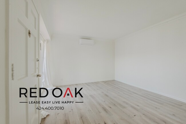 Building Photo - Spacious and Bright One Bedroom Featuring ...