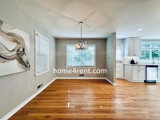 Building Photo - Attractive Overland Park Home w/ Wood Floo...
