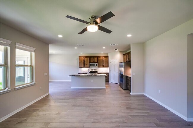 Building Photo - 837 Falkland Trace