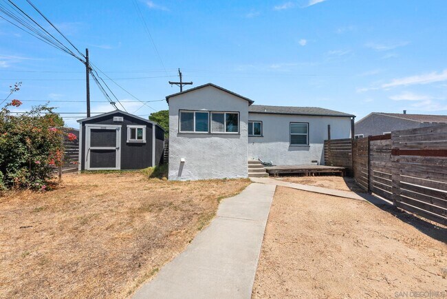 Building Photo - 2548 Violet St