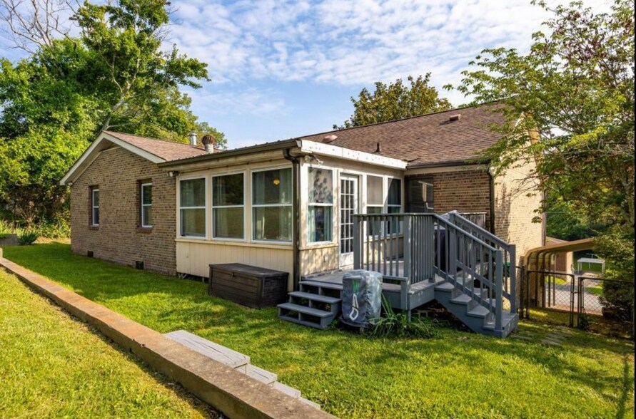 Building Photo - 3606 Gleason Dr