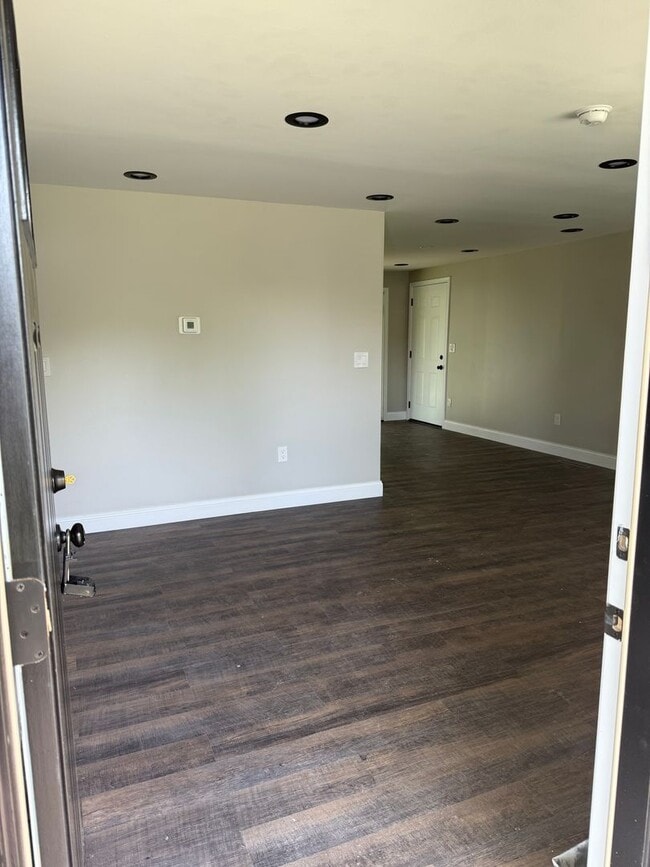 Building Photo - 3 Bed, 2 Bath Home for Rent!