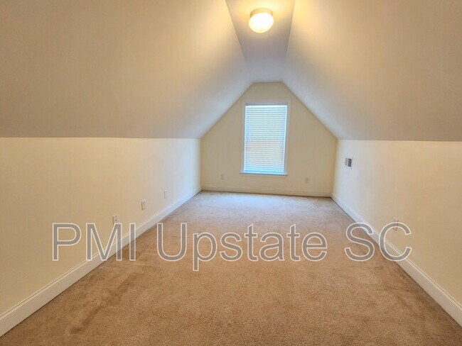 Building Photo - 1039 Blythwood Dr
