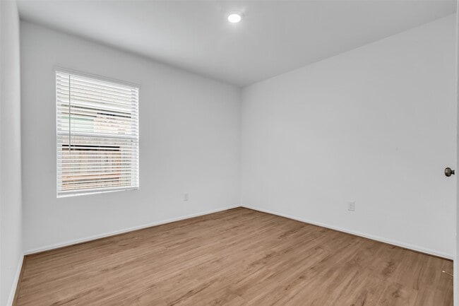 Building Photo - 4154 Saltillo Lakes Dr