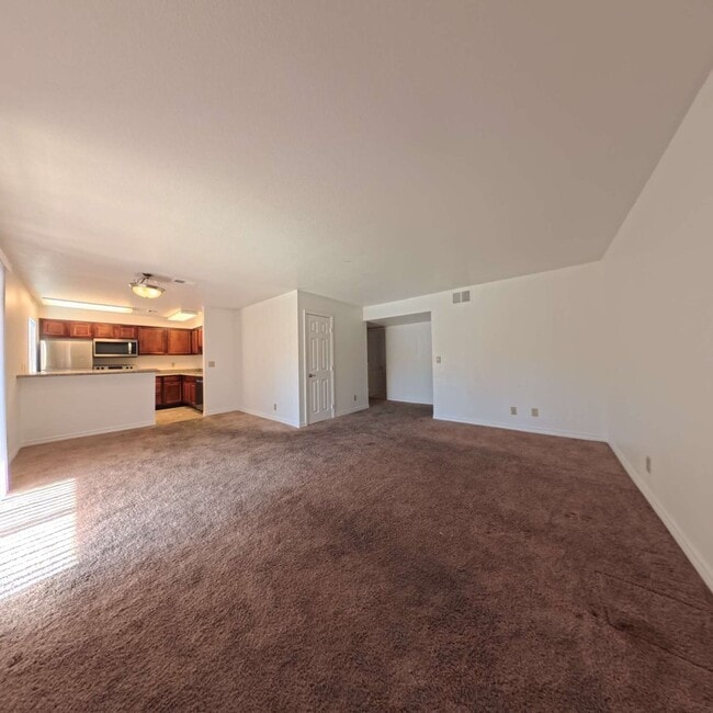 Building Photo - Gated Community | Close To The Strip | 2nd Floor Unit