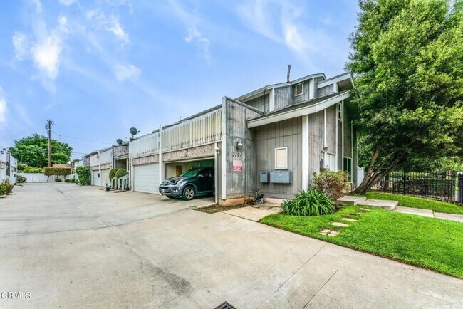 Building Photo - 2104 Raymond Ave