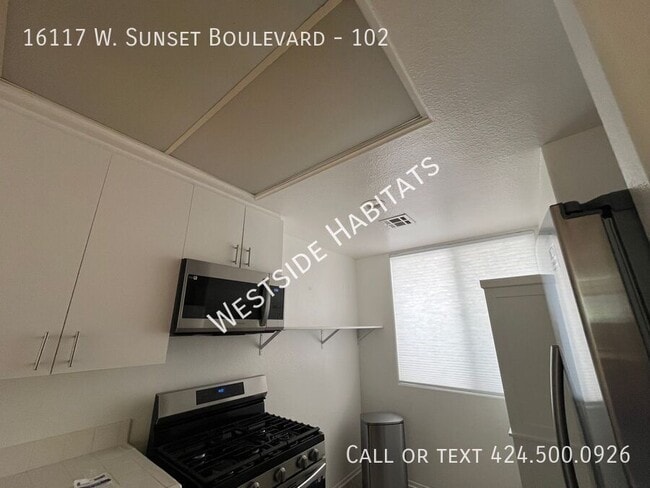 Building Photo - 16117 W Sunset Blvd