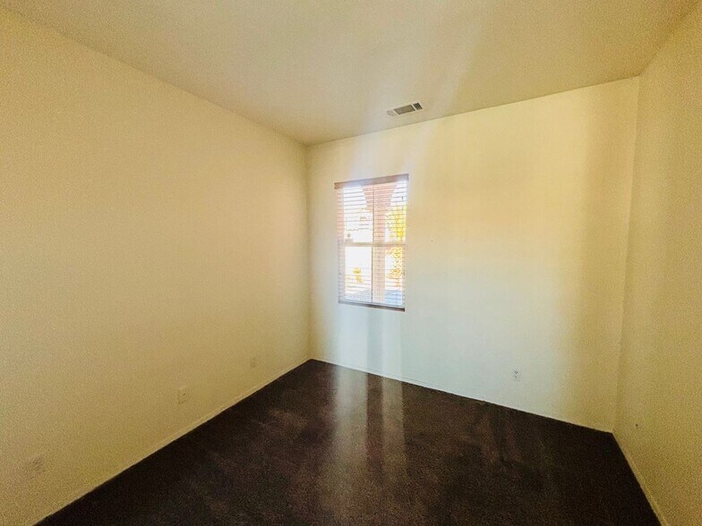 Building Photo - 5806 W Ave K-3