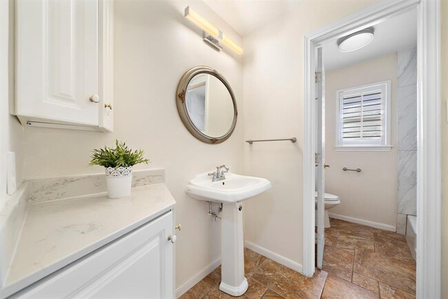 Building Photo - 7710 Antoine Dr