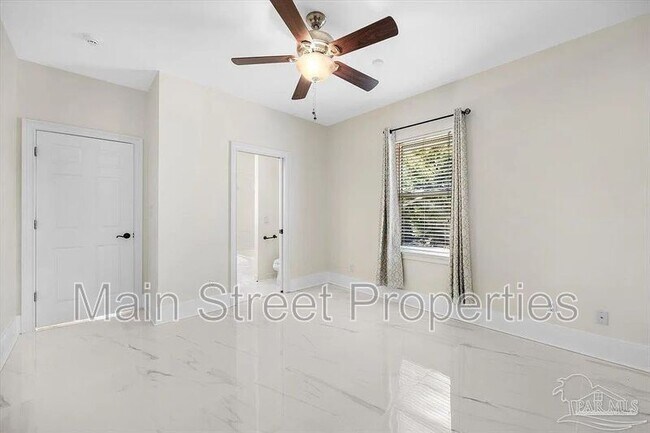 Building Photo - 4700 Bohemia Dr