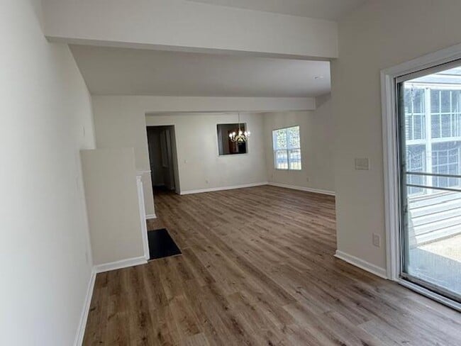 Building Photo - 146 Forthview Way