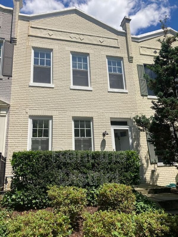Primary Photo - 2015 37th St NW