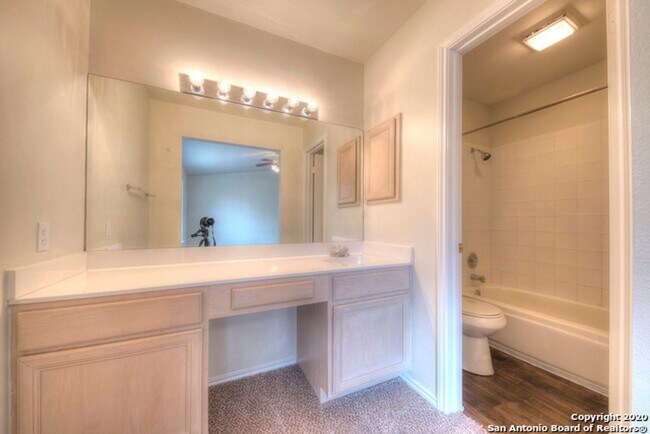 Building Photo - 3 Bedroom/2.5 Bath located in Villas at Northgate