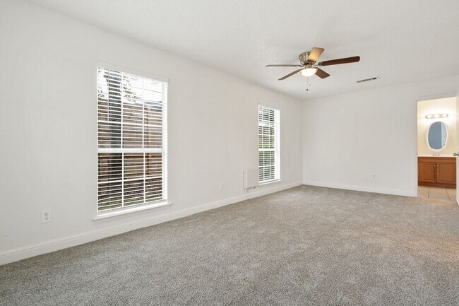 Building Photo - Irving 3-bed 2-bath with Corner Lot Big Yard