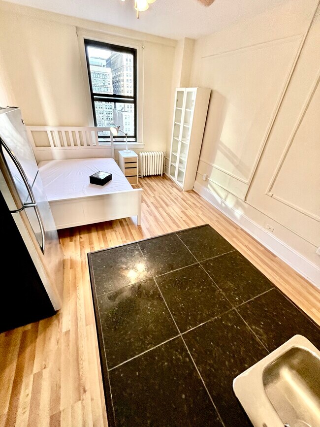 Building Photo - Arts Condominium [1324]