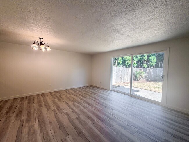 Building Photo - 4507-4517-4517 Boulder Dr SE