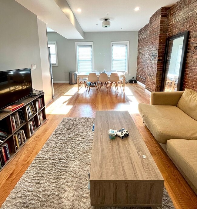 Interior Photo - 151-153 Meridian