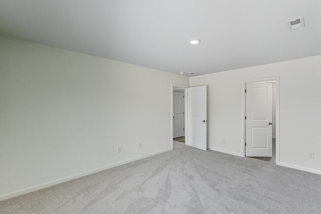 Building Photo - Viking Cove