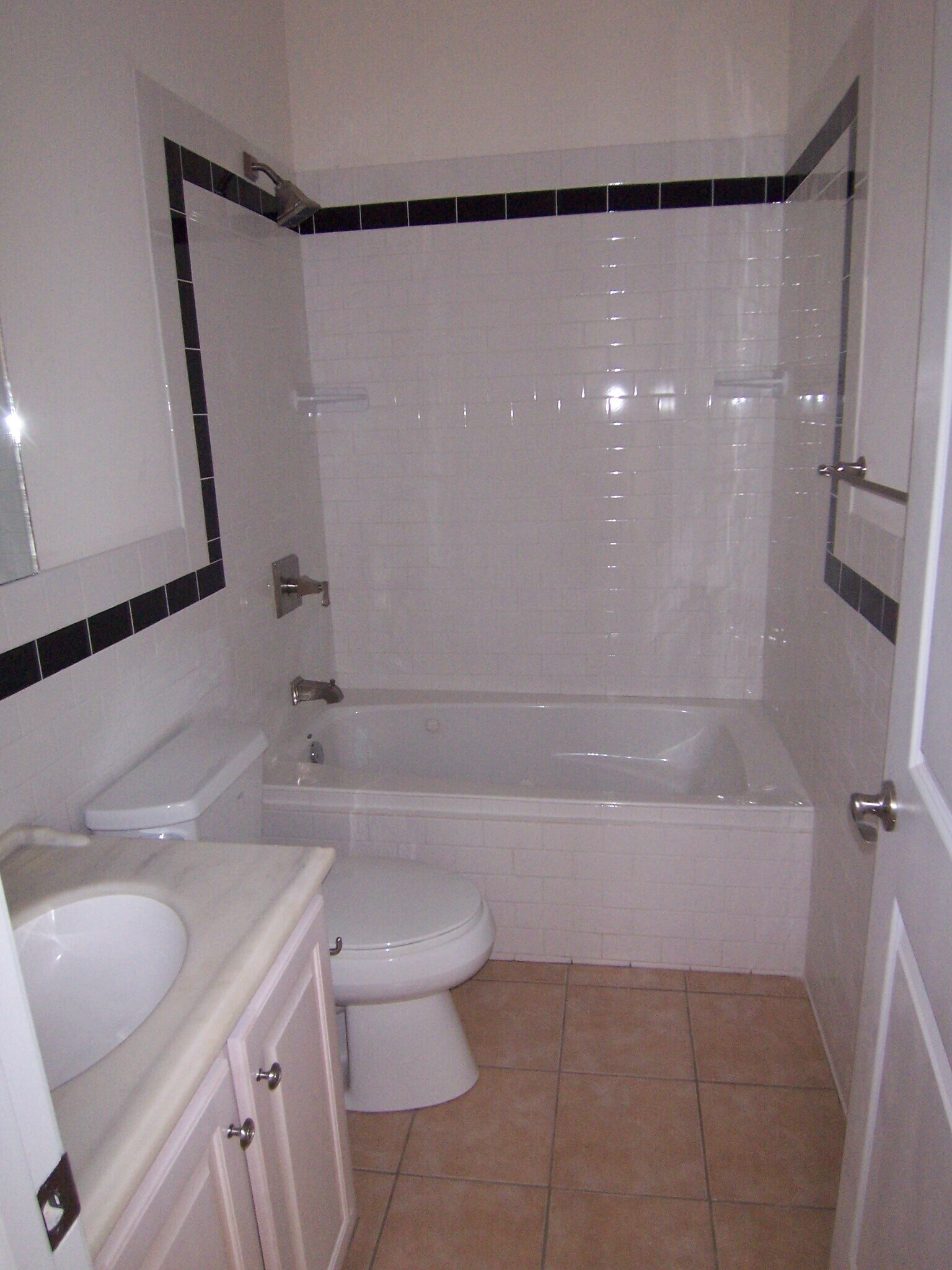 Building Photo - 537 E Hall Ln