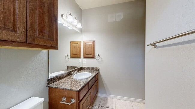 Building Photo - 211 Forest Dr Loop