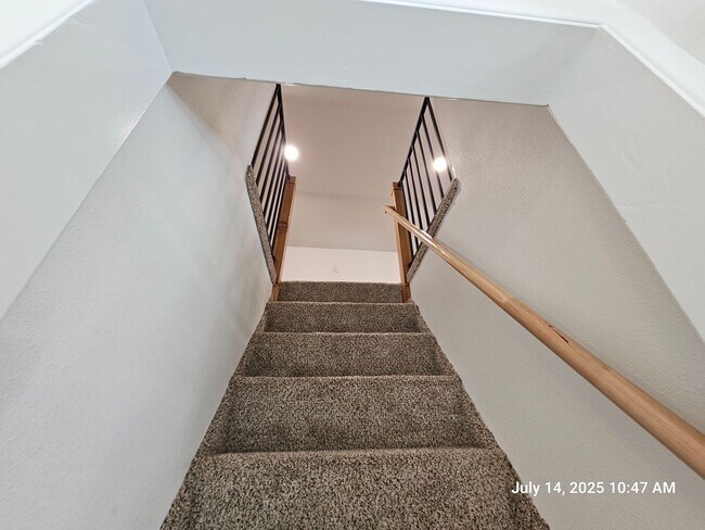 Building Photo - 408-410 SW Elmwood Ave