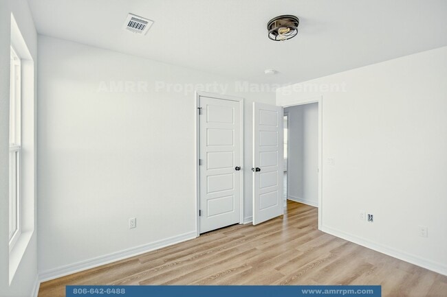 Building Photo - 1401 Sioux Pl