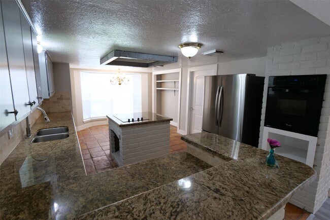 Building Photo - 15654 Boulder Oaks Dr
