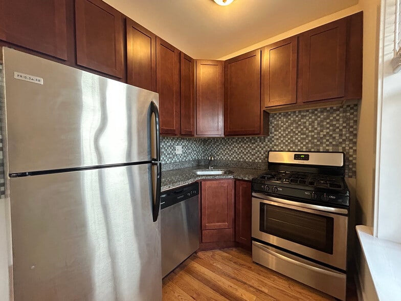 Building Photo - 338 Tudor Ct