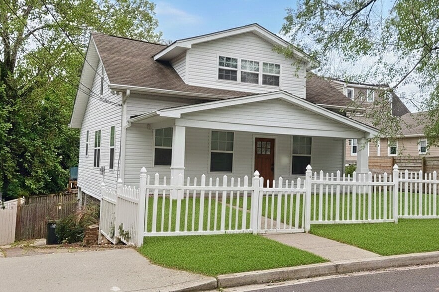 Building Photo - 2603 Hamlin St NE