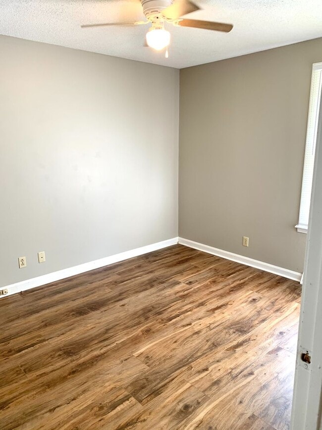 Building Photo - 2425 Pendleton Dr