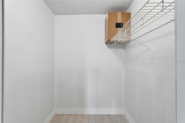 Building Photo - 4775 Cove Cir