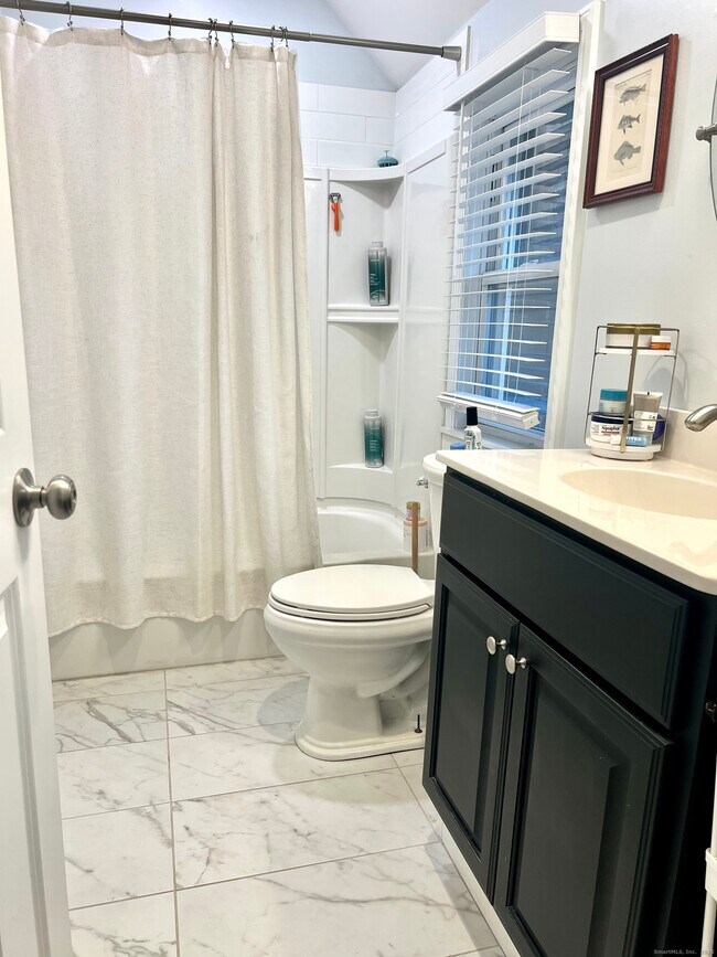 Building Photo - 103 Cove St