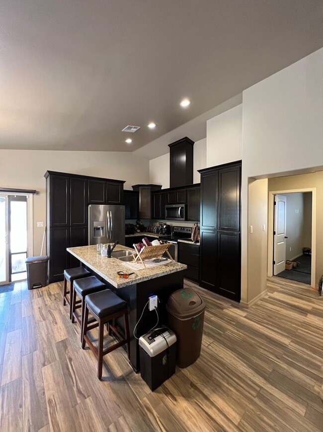 Building Photo - SOLAR HOME!!