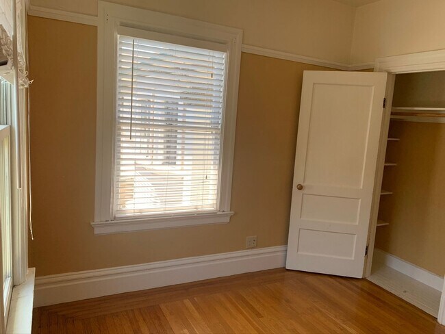 Building Photo - 1915-1919 Berkeley Way