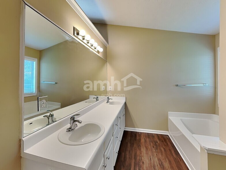 Building Photo - 3668 Jackson Bluff Dr