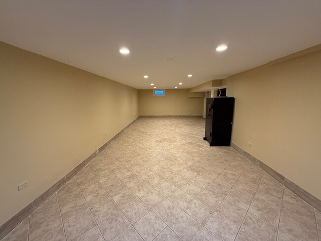 Building Photo - 9503 Greenwood Dr