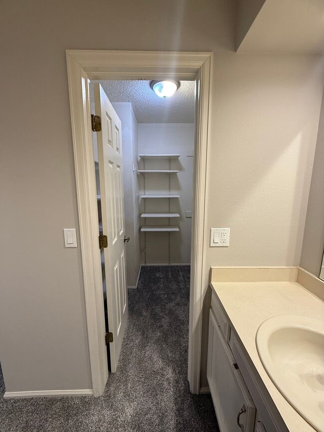 Building Photo - SPACIOUS 2-BEDROOM TOWNHOME WITH LOFT, GARAGE & PRIME LOCATION!