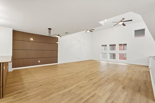 Building Photo - 6121 Gehring St