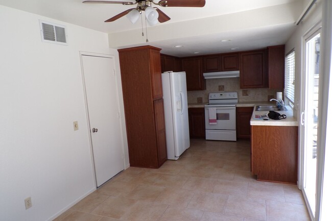 Building Photo - 2 BR 2 BA Condo in Loma Linda. Walk to the...